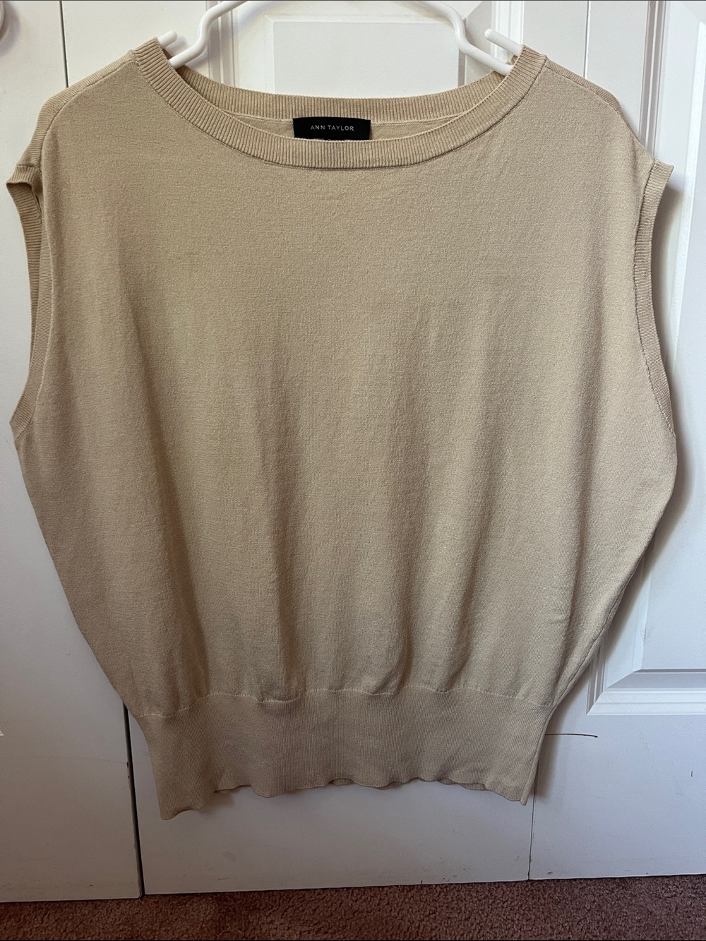 Ann Taylor Sleeveless Scoop Neck Sweater Vest in Light Beige